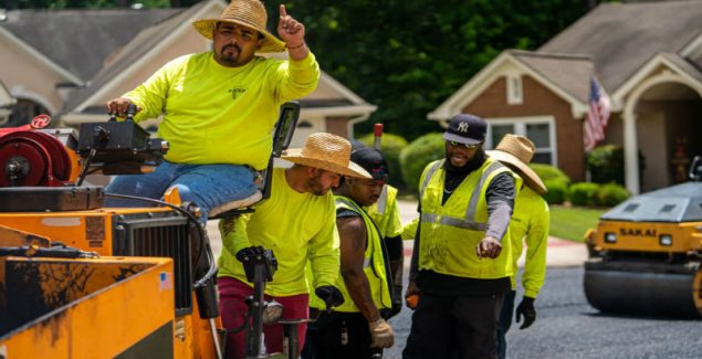 When to Hire a an Asphalt Sealcoating Company