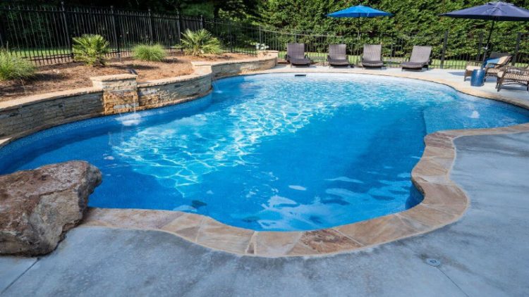 J&M Pool Company Provides Professional Services for Swimming Pools